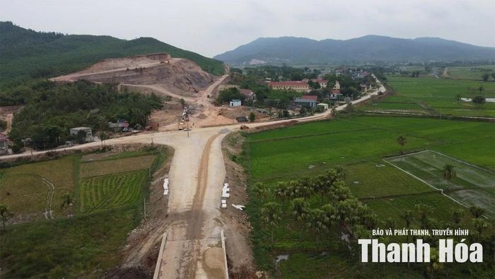 Các nhà thầu tổ chức thi công Dự án đường nối cao tốc Bắc - Nam, Quốc lộ 1A đi cảng Nghi Sơn trên phần diện tích đã GPMB.
