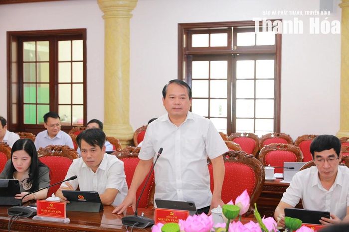 Trưởng Ban Tổ chức Tỉnh ủy Nguyễn Văn Hùng phát biểu tại hội nghị.