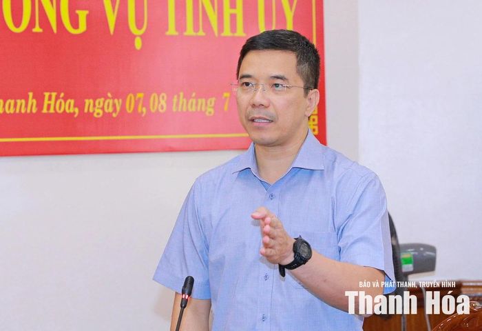 Phó Bí thư Thường trực Tỉnh ủy Nguyễn Hồng Phong phát biểu tại hội nghị.
