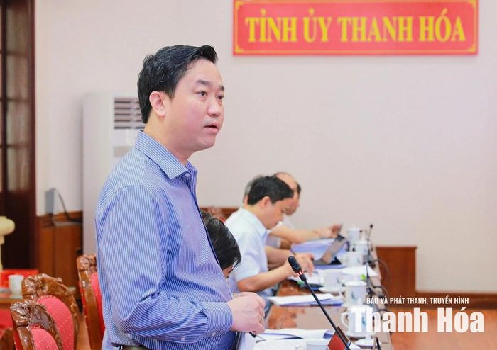 Giám đốc Sở Giáo dục và Đào tạo Đỗ Đức Quế trình bày đề án.