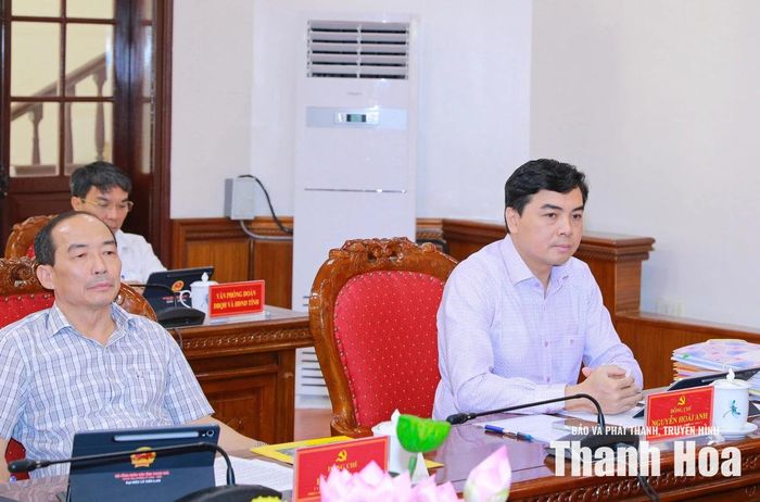 Chủ tịch UBND tỉnh Nguyễn Hoài Anh và đại biểu dự hội nghị.