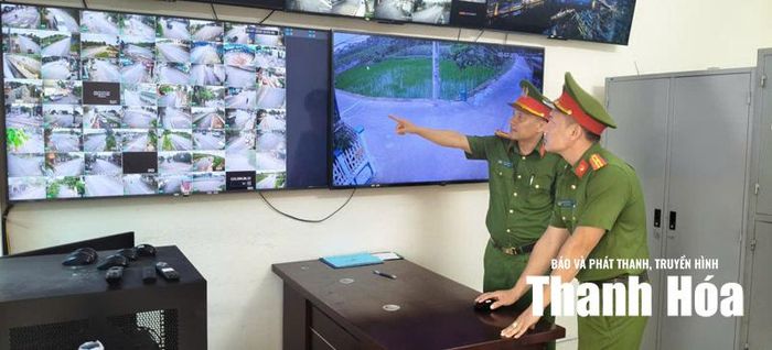 Màn hình hệ thống camera giám sát an ninh đặt tại Công an phường Đông Sơn.