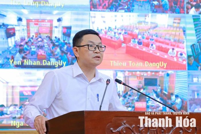 Trưởng Thống kê tỉnh Thái Bá Minh phát biểu thảo luận tại hội nghị.
