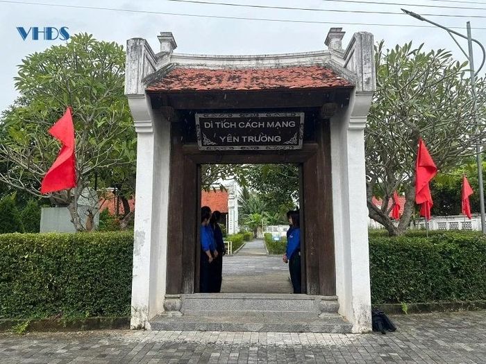 Cổng vào Khu di tích lịch sử cách mạng Yên Trường. Ảnh: Nguyễn Đạt