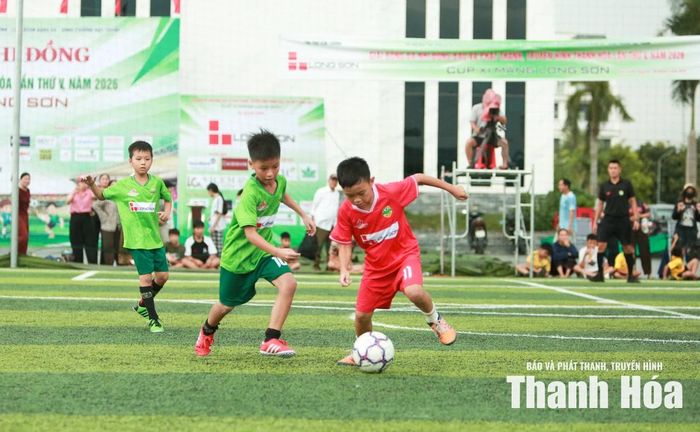 Bước sang hiệp 2, Thiệu Hóa là đội chơi nhỉnh hơn khi kiểm soát bóng tốt và tạo ra nhiều tình huống nguy hiểm. Trong khi đó, Ngọc Lặc lựa chọn lối chơi phòng ngự phản công và kiên trì chờ đợi thời cơ. Thiệu Hóa có bàn thắng vượt lên ở phút 31 do công của đội trưởng Tô Hoàng Minh Long. Tuy nhiên nỗ lực của Ngọc Lặc đã được đền đáp khi Lê Thế Hưng san bằng tỷ số ở phút 39. Hai đội hòa nhau 4-4 và buộc phải phân định thắng thua bằng loạt sút luân lưu.