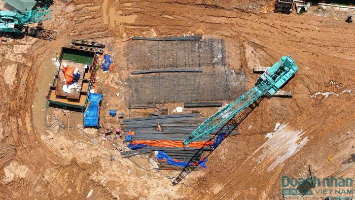  Dự án này được tổ chức động thổ vào cuối tháng 5/2026. Theo ghi nhận vào cuối tháng 6/2026, nhà thầu đã đưa máy móc vào san lấp mặt bằng và triển khai thi công phần móng. 