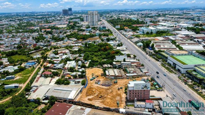  Về pháp lý, tháng 7/2024, dự án được UBND tỉnh Bình Dương (cũ) chấp thuận chủ trương đầu tư đồng thời chấp thuận nhà đầu tư. Đến tháng 6/2025, dự án được phê duyệt quy hoạch tổng mặt bằng tỷ lệ 1/500. Ngày 30/6/2025, UBND tỉnh Bình Dương (cũ) cho phép chuyển mục đích sử dụng hơn 9.000 m² đất để thực hiện dự án.