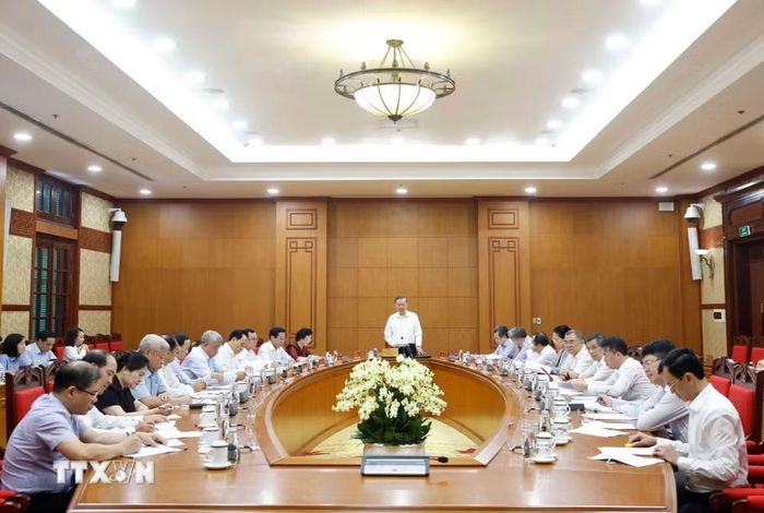 Tổng Bí thư, Chủ tịch nước yêu cầu phải xây dựng thị trường lao động hiện đại, minh bạch, linh hoạt, hội nhập; chuyển từ lợi thế lao động giá rẻ sang lợi thế nguồn nhân lực chất lượng cao - Ảnh: TTXVN