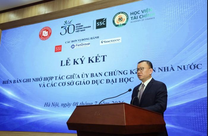 Ông Nguyễn Hoàng Dương, Phó Chủ tịch Ủy ban Chứng khoán Nhà nước, phát biểu tại lễ ký. Ảnh: Việt Dũng.