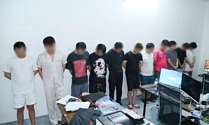 Các đối tượng tại thời điểm phát hiện vi phạm.