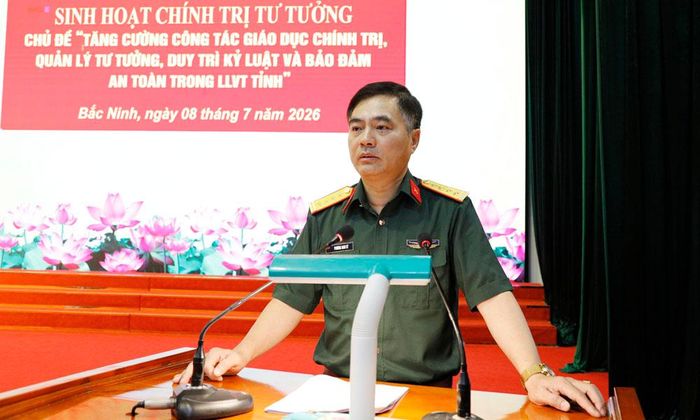  Đại tá Phương Nam Ký kết luận buổi sinh hoạt. 