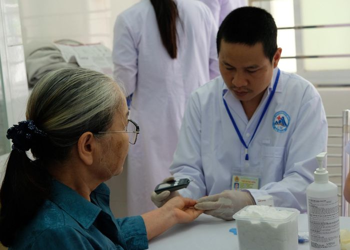 Dữ liệu khám sức khỏe định kỳ và khám sàng lọc của người dân sẽ được ngành y tế cập nhật lên hệ thống. Ảnh: LÊ HÙNG