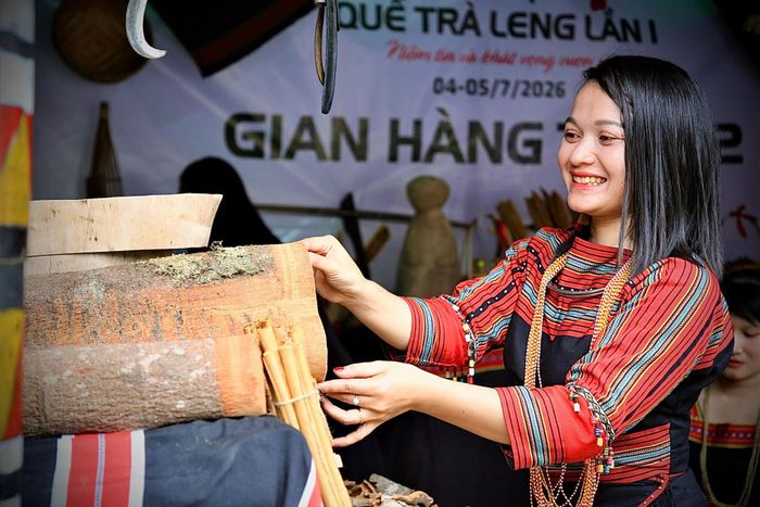 Đà Nẵng có nhiều nỗ lực trong giảm nghèo đa chiều vùng đồng bào dân tộc thiểu số. Trong ảnh: Trưng bày sản phẩm lâm nghiệp của đồng bào dân tộc miền núi tại Lễ hội Hương quế Trà Leng lần thứ I năm 2026. Ảnh: ALĂNG NGƯỚC