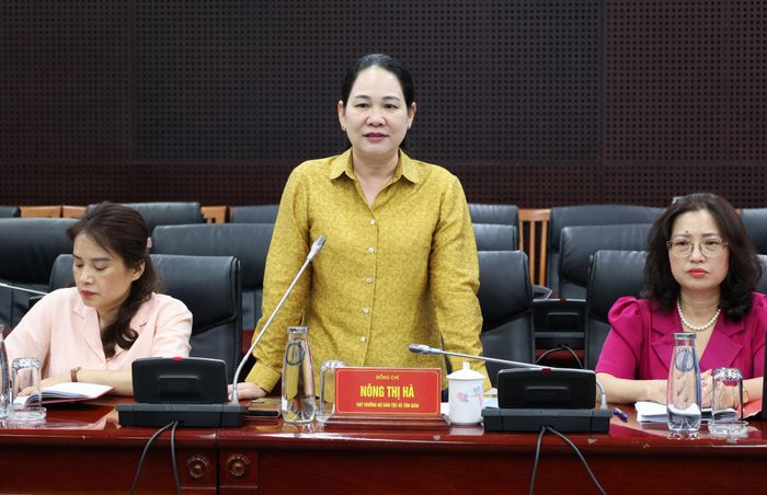 Thứ trưởng Bộ Dân tộc và Tôn giáo Nông Thị Hà phát biểu tại buổi làm việc. Ảnh: NGỌC HÀ