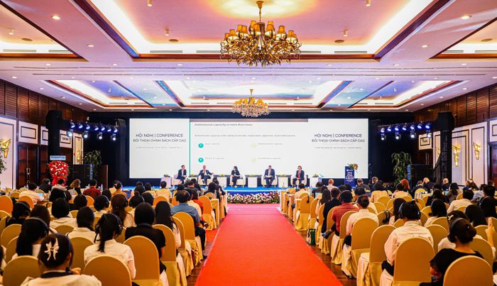 Quang cảnh phiên đối thoại. Ảnh: NGỌC PHÚ