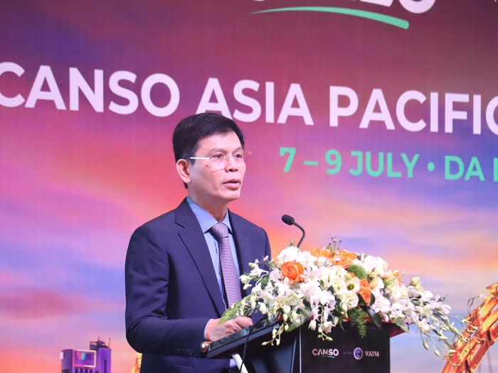 Thứ trưởng Bộ Xây dựng Lê Anh Tuấn phát biểu khai mạc hội nghị. Ảnh: QUỐC TUẤN