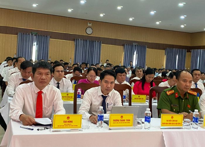 Các đại biểu tham dự Kỳ họp thứ 4 HĐND phường An Khê khóa I, nhiệm kỳ 2026 - 2031 sáng 8/7. Ảnh: KHÁNH LINH