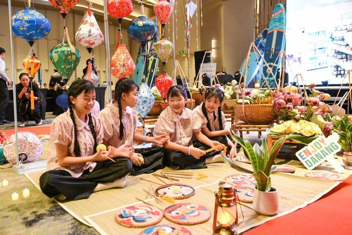 Tái hiện những giá trị văn hóa đặc sắc tại chương trình công bố Lễ hội Tận hưởng Đà Nẵng 2026. Ảnh: VINH ANH