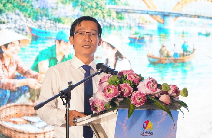 Phó Giám đốc Sở Văn hóa, Thể thao và Du lịch thành phố Tán Văn Vương phát biểu tại chương trình. Ảnh: VINH ANH