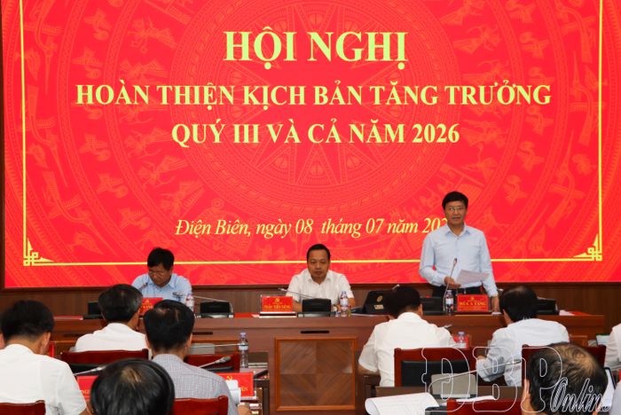 Đồng chí Mùa A Vảng, Ủy viên dự khuyết Ban Chấp hành Trung ương Đảng, Phó Bí thư Tỉnh ủy, Chủ tịch Ủy ban MTTQ Việt Nam tỉnh phát biểu tại hội nghị.