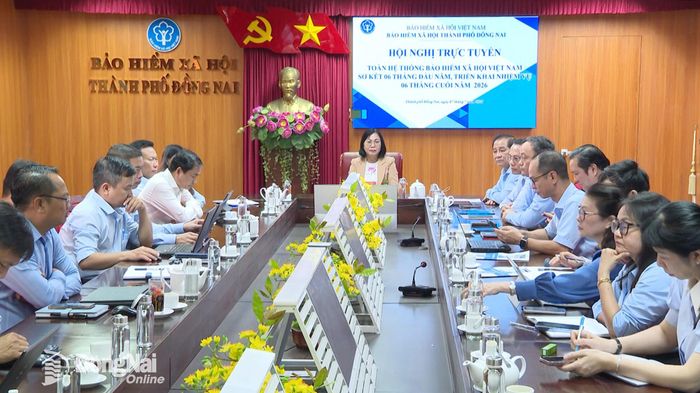 Thành ủy viên, Phó Chủ tịch UBND thành phố Nguyễn Thị Hoàng chủ trì tại điểm cầu Đồng Nai. Ảnh: Kim Liễu