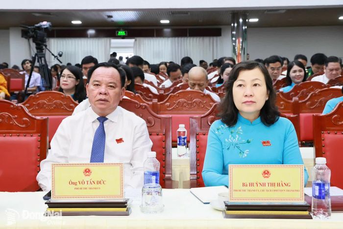Các đồng chí Thường trực Thành ủy tham dự kỳ họp. Ảnh: Công Nghĩa