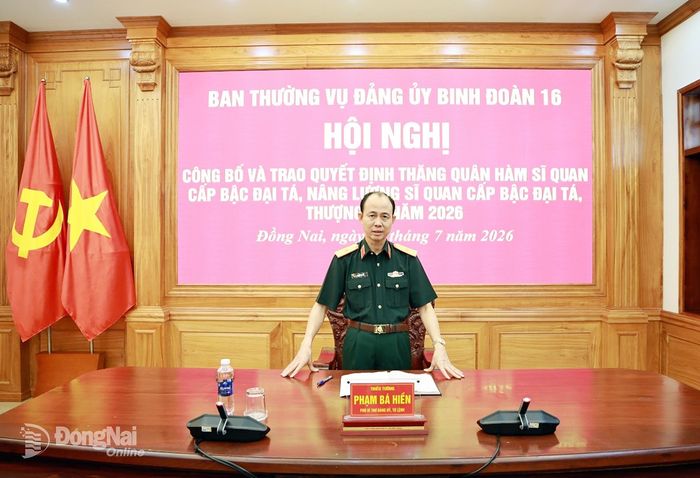 Thiếu tướng Phạm Bá Hiền, Tư lệnh Binh đoàn 16 phát biểu tại hội nghị.