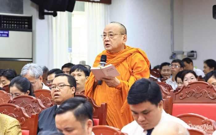 Các đại biểu phát biểu thảo luận tại kỳ họp. Ảnh: Công Nghĩa