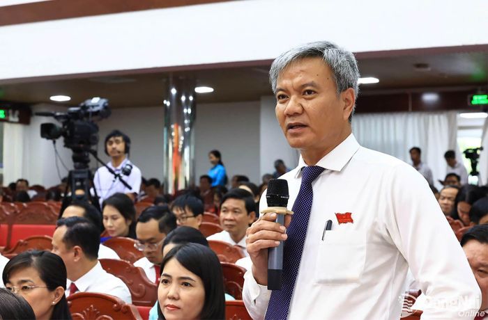 Các đại biểu phát biểu thảo luận tại kỳ họp. Ảnh: Công Nghĩa