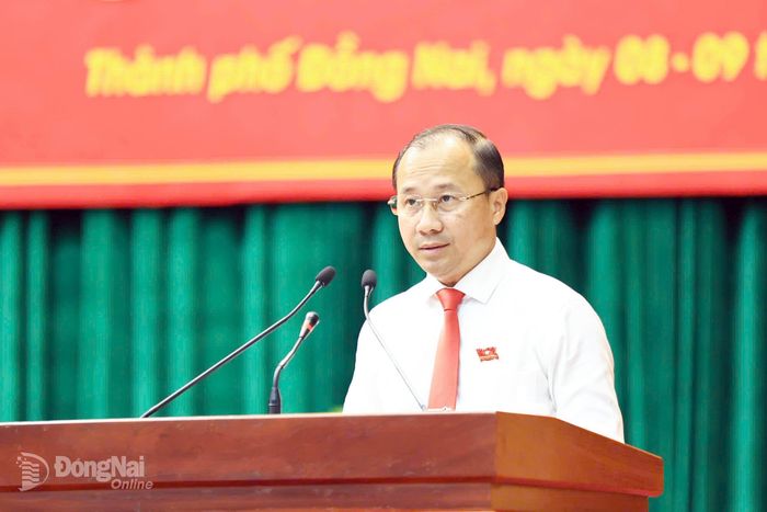 Thành ủy viên, Giám đốc Sở Xây dựng Nguyễn Anh Tuấn phát biểu tại kỳ họp. Ảnh: Công Nghĩa