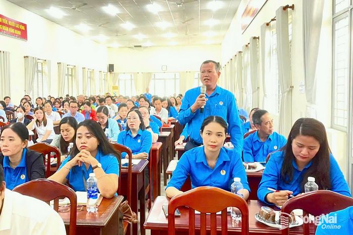 Đại diện Công đoàn cơ sở khối doanh nghiệp Khu vực 3 nêu ý kiến tại hội nghị. Ảnh: CĐCC
