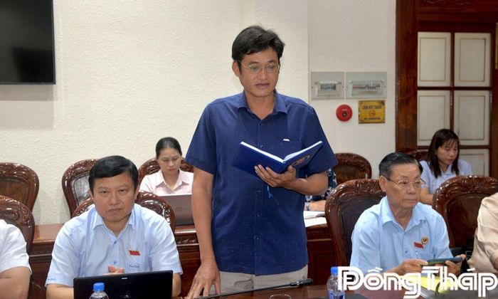 Đại biểu Trần Công Việt phát biểu thảo luận.