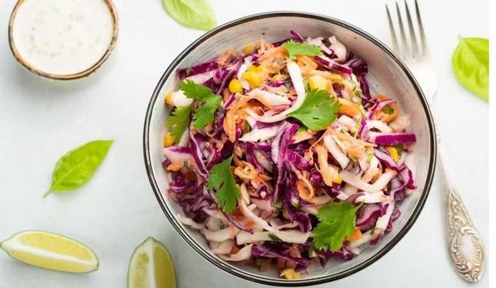  Bắp cải tím có thể được chế biến thành nhiều món như salad, luộc, hấp, xào... Ảnh: Internet 
