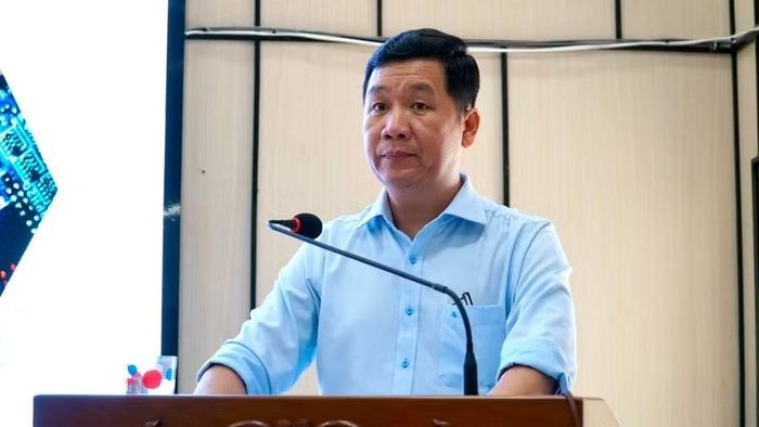  Lãnh đạo Thống kê tỉnh báo cáo về tình hình kinh tế - xã hội 6 tháng năm 2026 trên địa bàn tỉnh. Ảnh: Bình Dương 