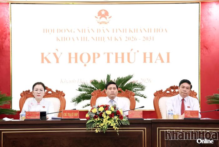 Chủ tọa điều hành kỳ họp.