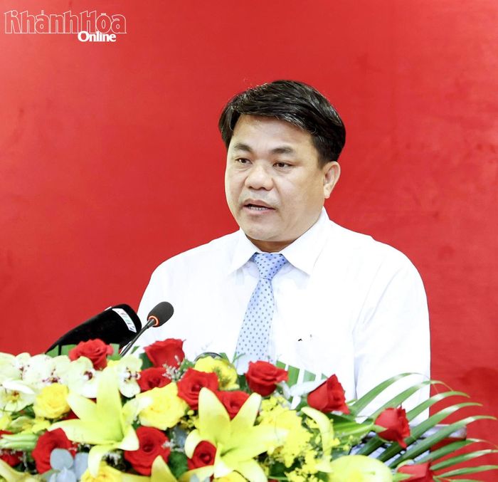 Giám đốc Sở Nông nghiệp và Môi trường Nguyễn Duy Quang trình bày nội dung trình tại kỳ họp.