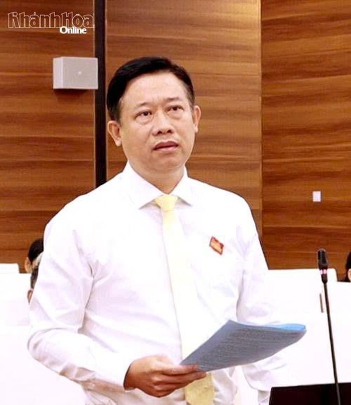 Đại biểu HĐND tỉnh Nguyễn Trọng Trung - Trưởng ban Pháp chế HĐND tỉnh phát biểu thảo luận tại kỳ họp.