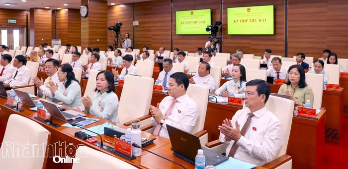 Các đại biểu tham dự kỳ họp.