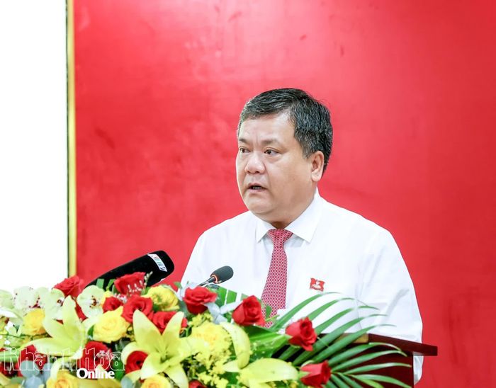 Đồng chí Bí thư Tỉnh ủy Trần Phong phát biểu chỉ đạo tại kỳ họp.
