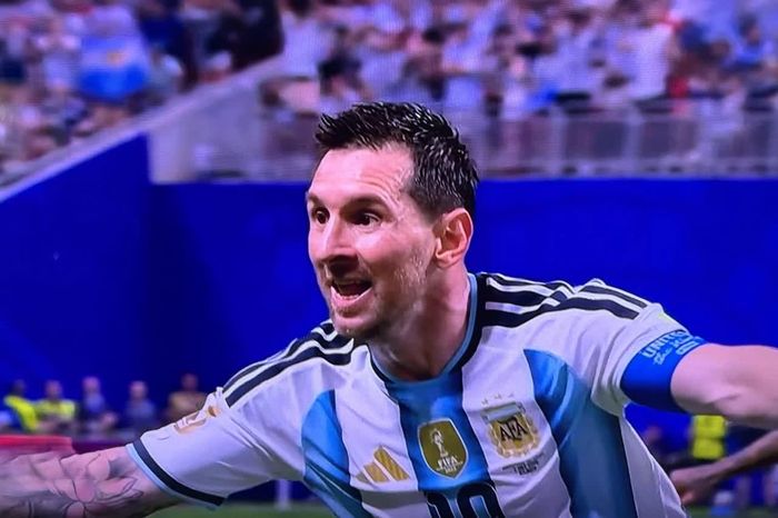 Lionel Messi ăn mừng bàn thắng - Ảnh chụp màn hình.