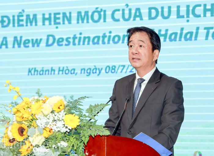 Phó Chủ tịch Thường trực UBND tỉnh Khánh Hòa Nguyễn Long Biên phát biểu chào mừng hội nghị.