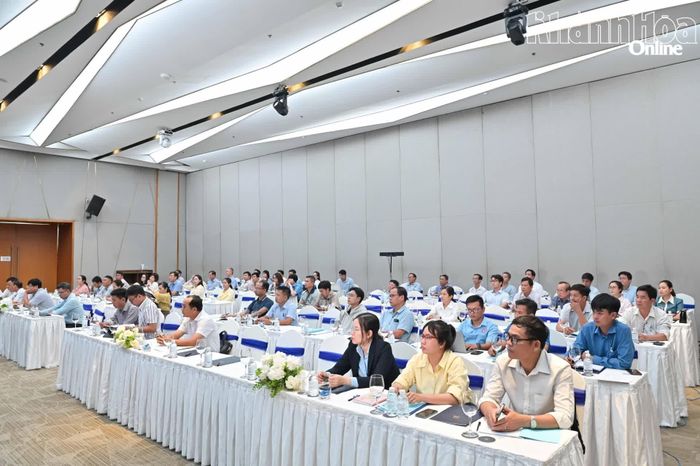 Các đại biểu tham dự hội nghị.