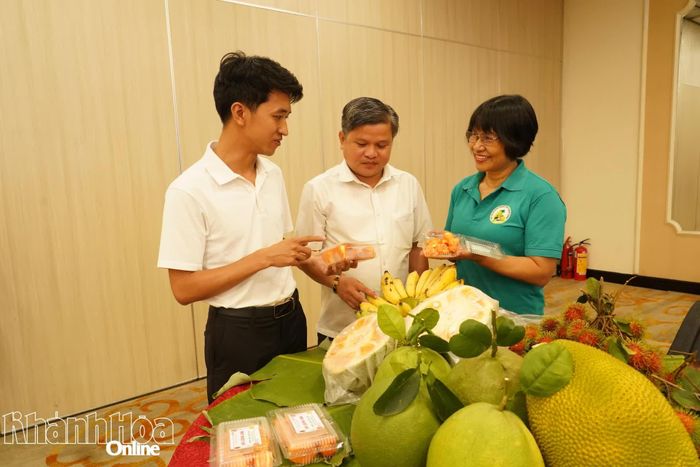 Sản phẩm đạt OCOP 3 sao trưng bày tại hội nghị.