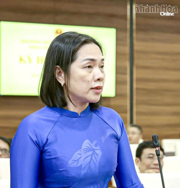 Đại biểu HĐND tỉnh tham gia thảo luận nội dung UBND tỉnh trình.