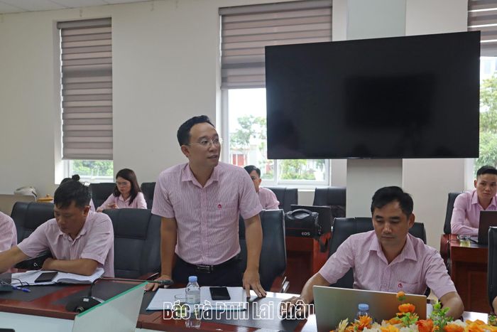 Đại biểu phát biểu ý kiến.