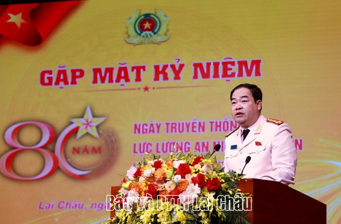 Đại tá Bùi Quyết Toán - Giám đốc Công an tỉnh phát biểu tại buổi gặp mặt.