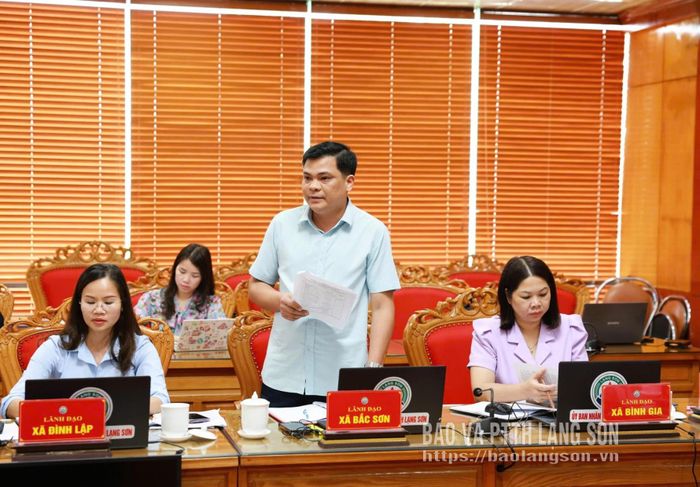 Lãnh đạo UBND xã Bắc Sơn phát biểu ý kiến tại cuộc họp