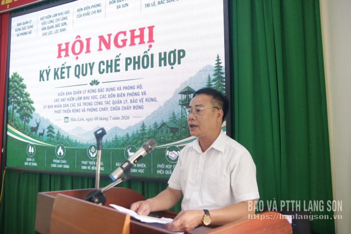Lãnh đạo Ban Quản lý rừng đặc dụng và phòng hộ phát biểu tại hội nghị