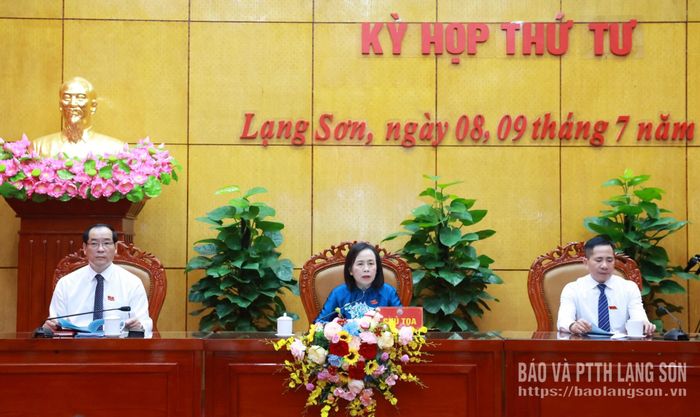 Các đồng chí chủ tọa kỳ họp