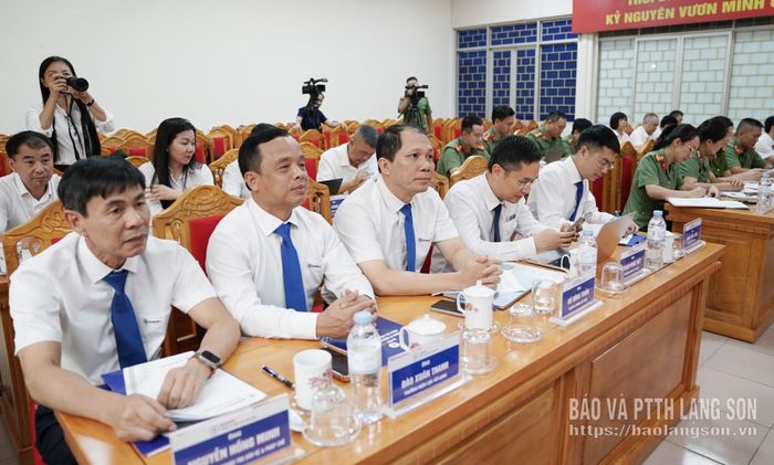 Đại diện các phòng chuyên môn của Công ty Điện lực Lạng Sơn dự hội nghị